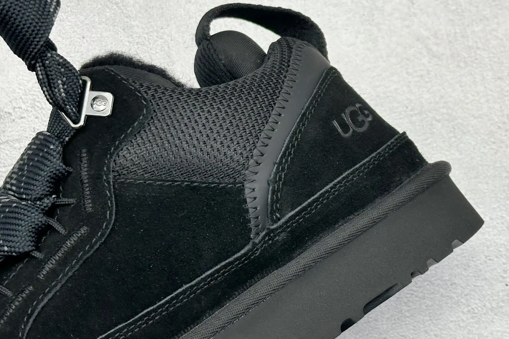 🐲💰 560 supports store UGG Mel style upper design, recycled ballistic canvas mesh, high-quality suede upper, two-color flat shoelaces. The inner material of the shoe is made of Longfeng sheep fur. Furry lining keeps warm and locks in heat. The sole material is a comfortable Treadlite by UGG EVA light wing outsole. Item number: 1144032 Size: 35-43